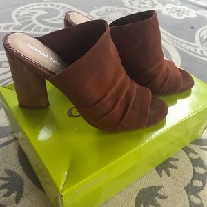 Beautiful Gianni Bini slip on heels